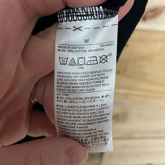 Banana Republic size medium cheetah heart black short sleeve soft stretchy shirt - Picture 4 of 5